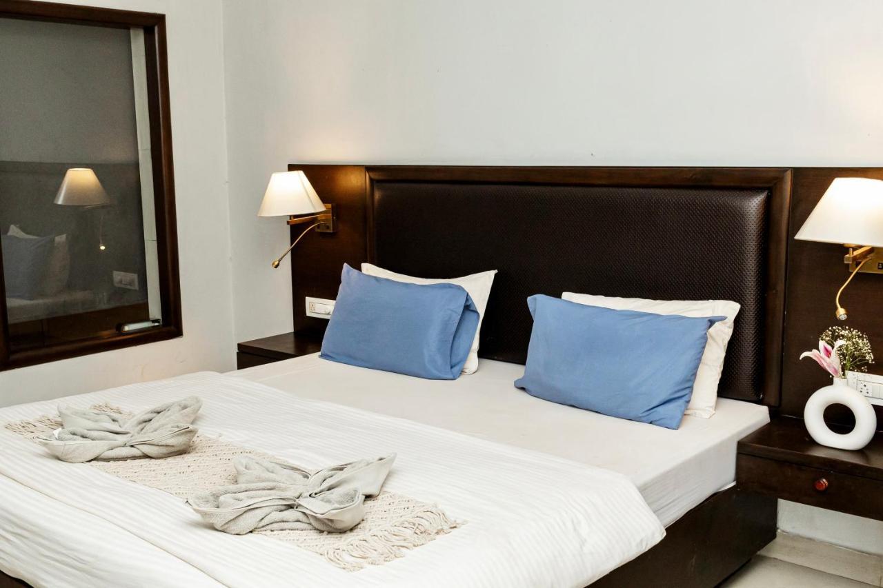Hotel Fourteen Pods By The Sea Morjim Exterior foto