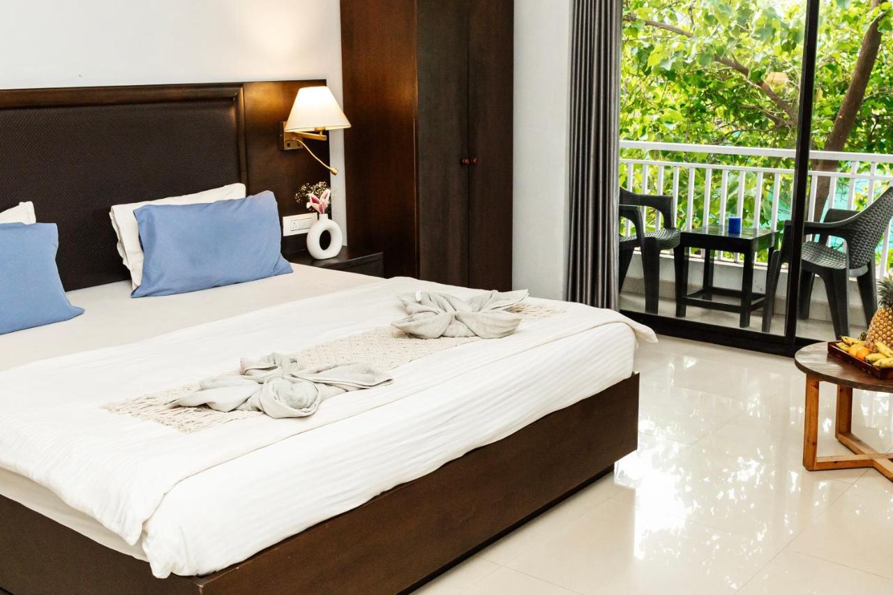 Hotel Fourteen Pods By The Sea Morjim Exterior foto