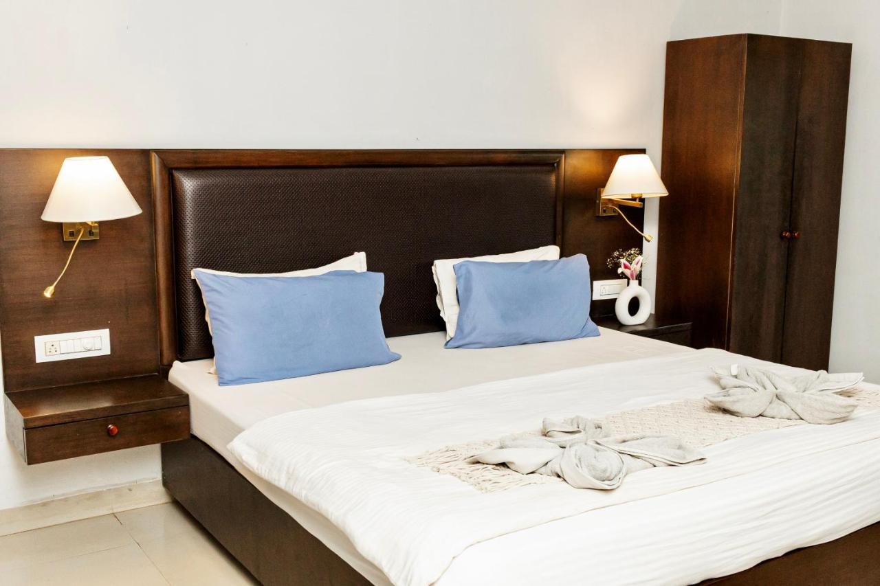 Hotel Fourteen Pods By The Sea Morjim Exterior foto
